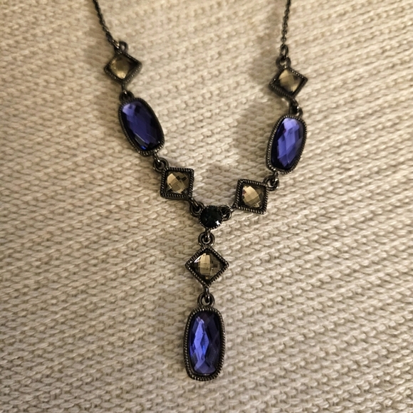 💵3/$20 Vintage Avon Jewelry Set Necklace and Earrings - Picture 4 of 13